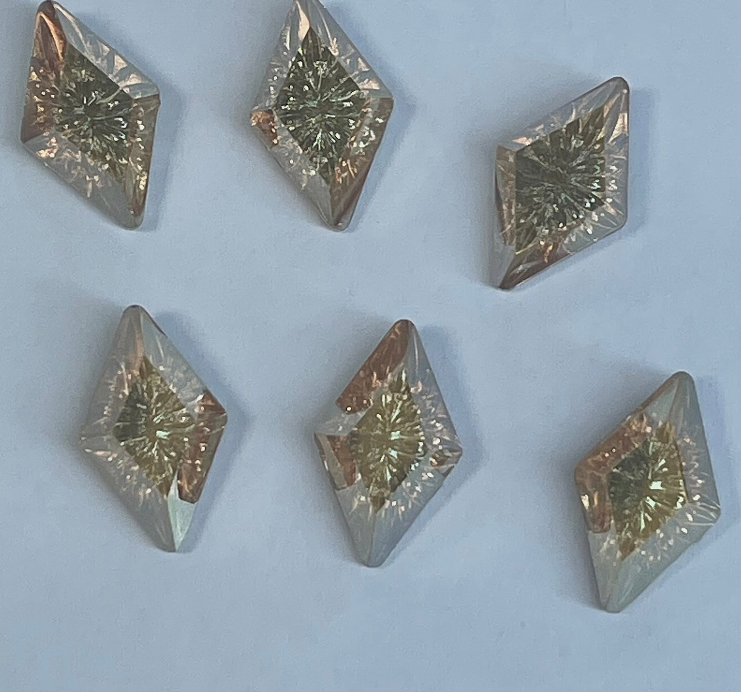Crystals Gold color Diamond shape 6 PCso