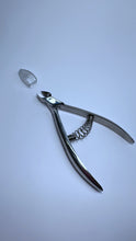 Load image into Gallery viewer, Cuticle nippers Classic 10.6 mm
