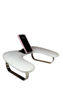 Load image into Gallery viewer, Reposabrazos con soporte de teléfono gold &amp; silver
